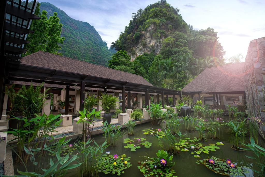 怡保 万雅岚温泉度假村酒店 外观 照片 The resort's main lobby